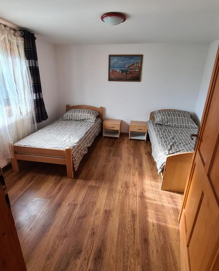 Apartment Prozor Otočac Eksteriør billede